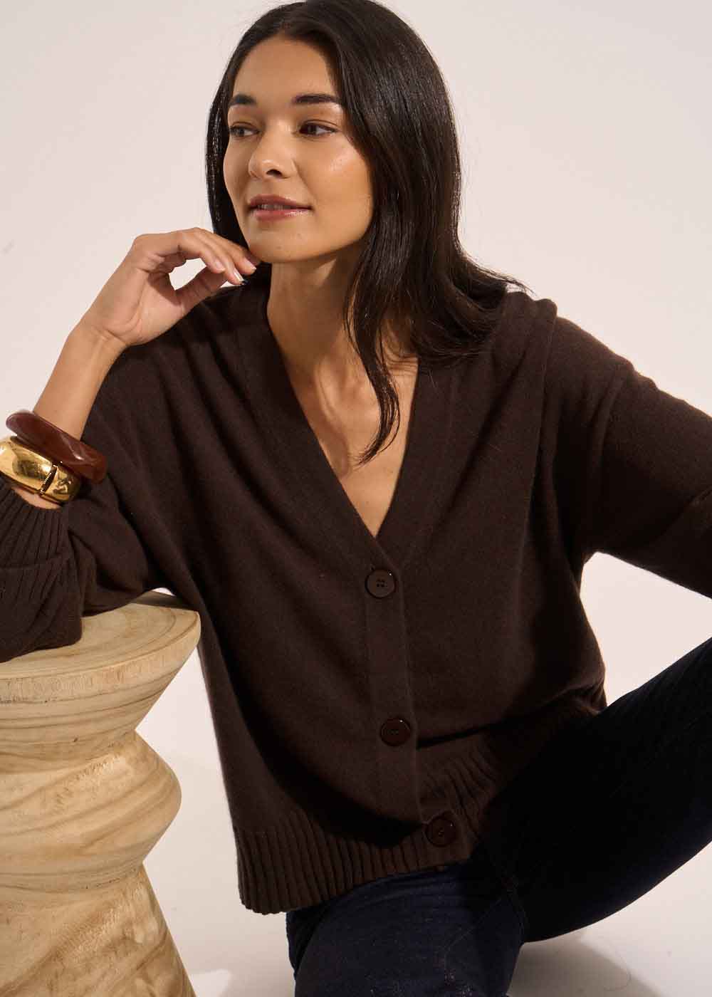 Loose-fitting cashmere V-neck cardigan - Sud Express - 5 - Sud Express