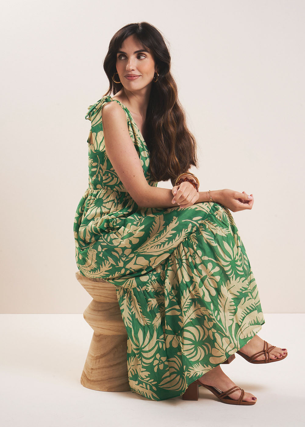 Long printed dress with tied straps - Sud Express - 6 - Sud Express