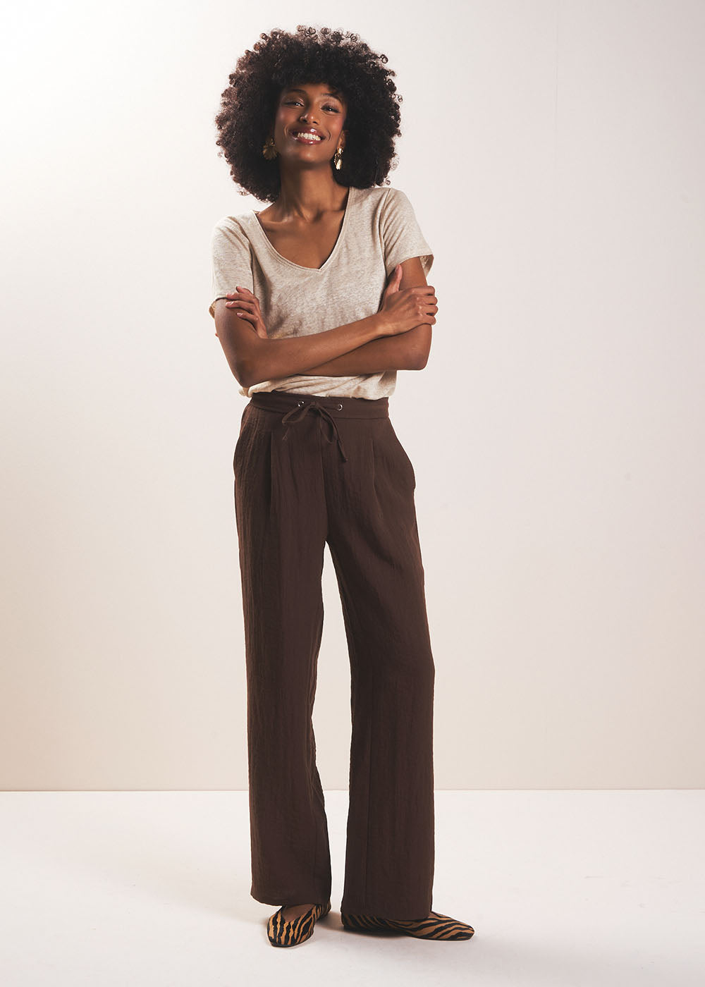 High-waisted, straight-leg flowing trousers - Sud Express - 5 - Sud Express