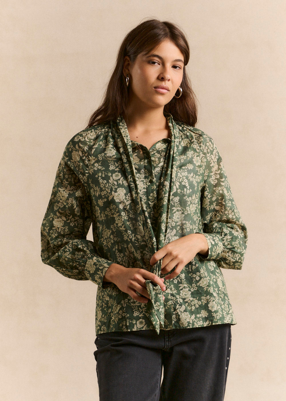 Floral-print blouse with a cravat collar - Sud Express - 1 - Sud Express