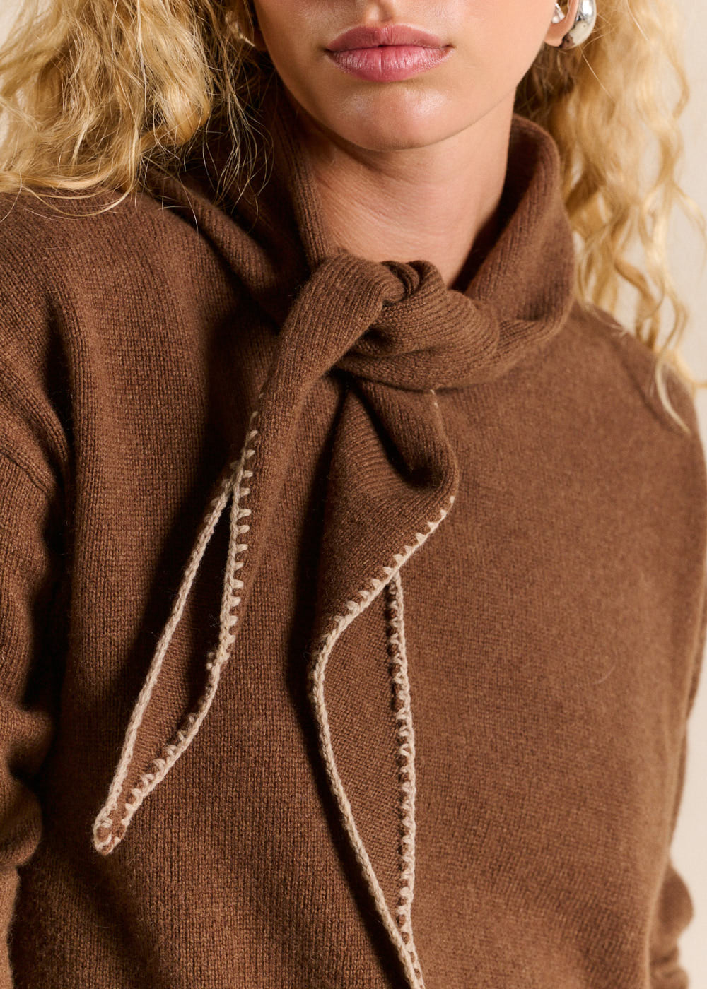 Round-neck jumper with detachable scarf - Sud Express - 2 - Sud Express