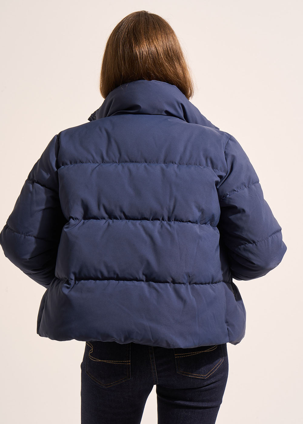 Short iridescent puffer jacket with a high collar - Sud Express - 3 - Sud Express