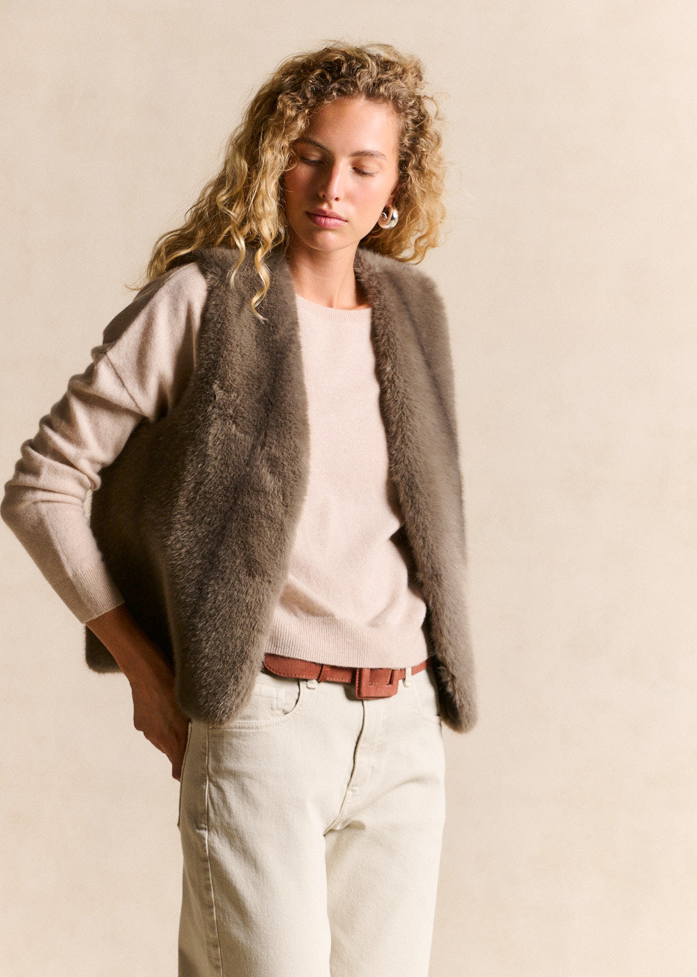 Faux-fur sleeveless waistcoat - Sud Express - 4 - Sud Express