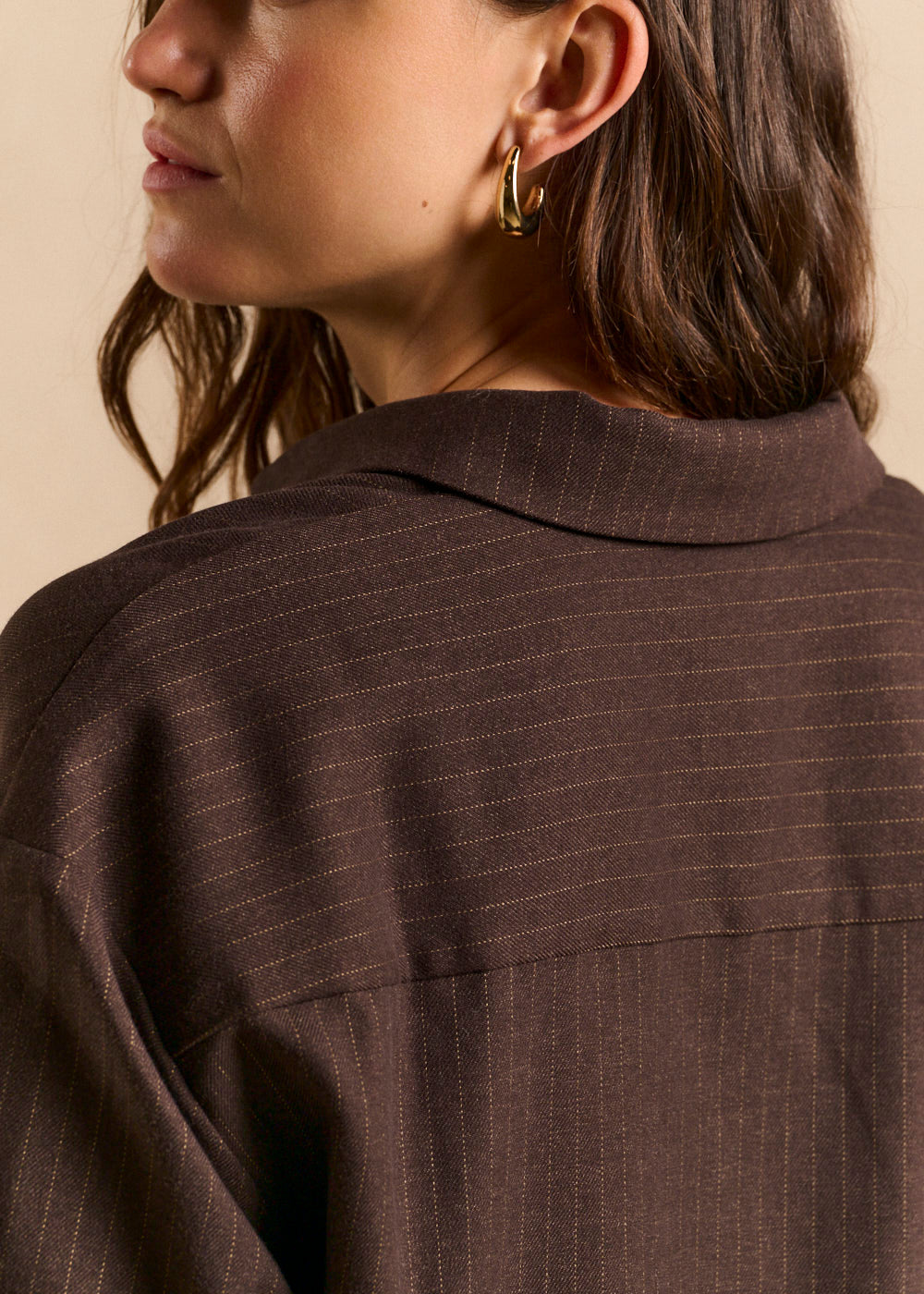 Short striped tennis shirt with V-neck collar - Sud Express - 4 - Sud Express