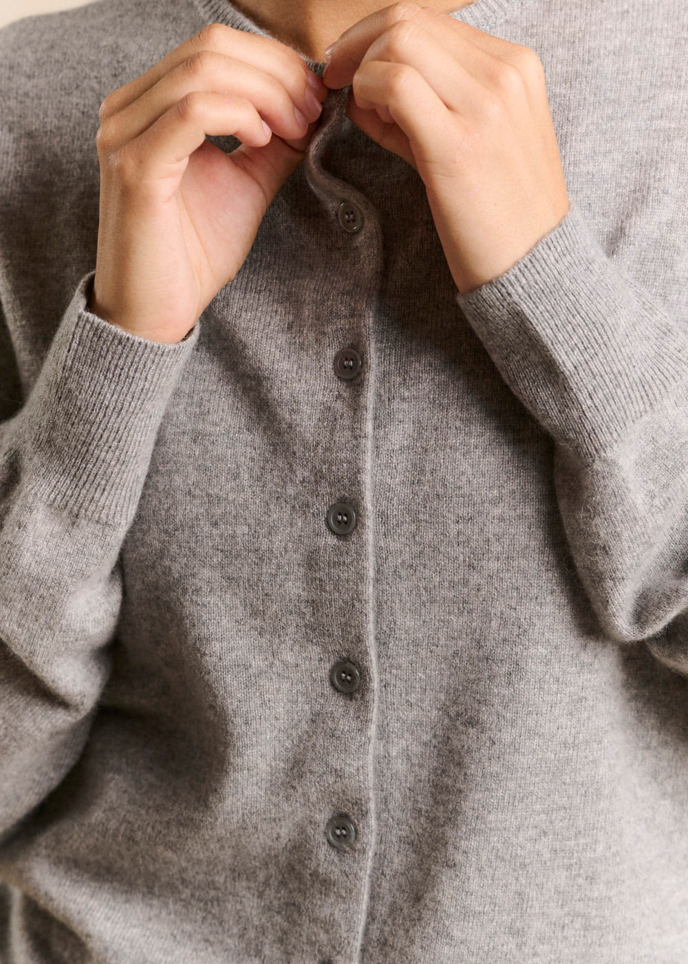 Buttoned cashmere cardigan, straight cut - Sud Express - 4 - Sud Express