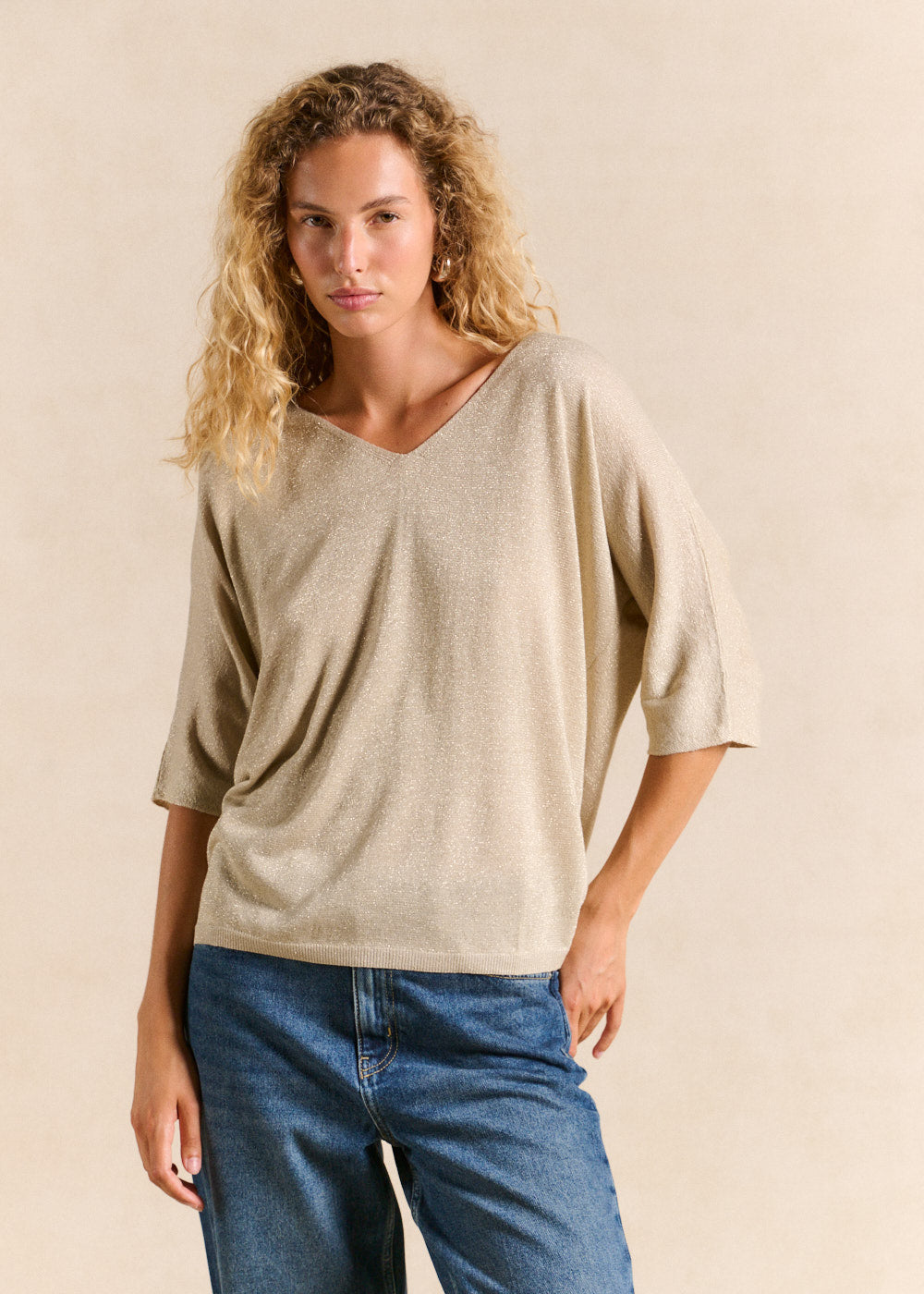 MIKOLOR Oversized V-neck jumper in shiny knit with short sleeves - 4 - Sud Express - Sud Express
