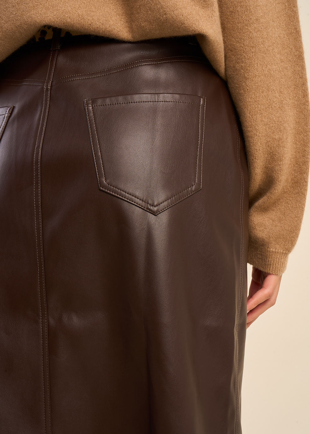 Mid-length skirt in faux leather - Sud Express - 4 - Sud Express