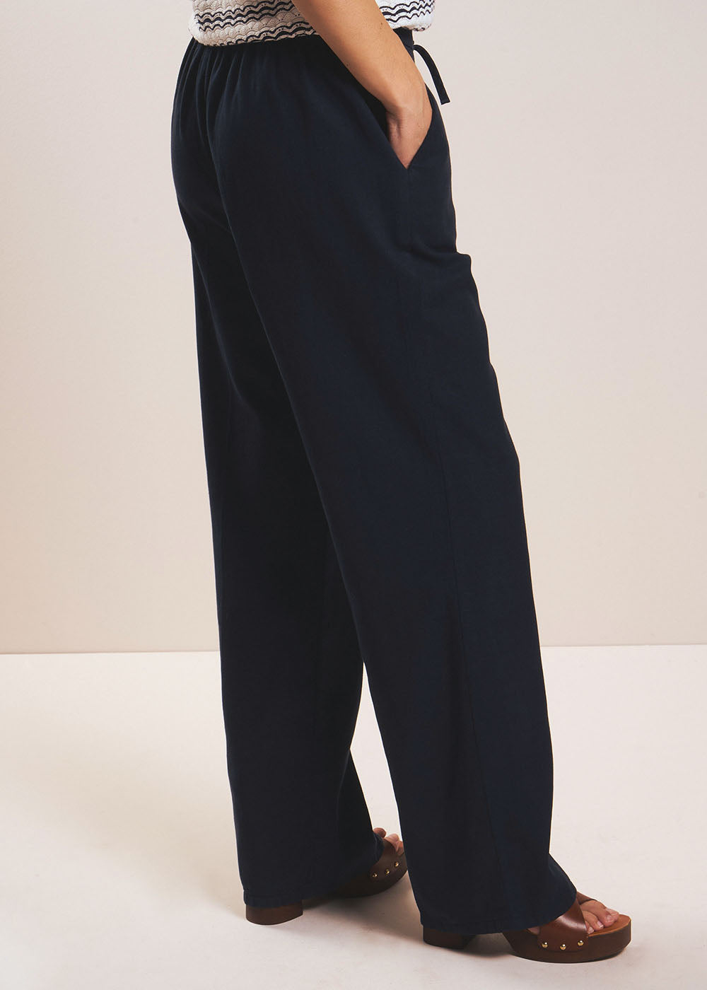 High-waisted straight-leg trousers - Sud Express - 5 - Sud Express