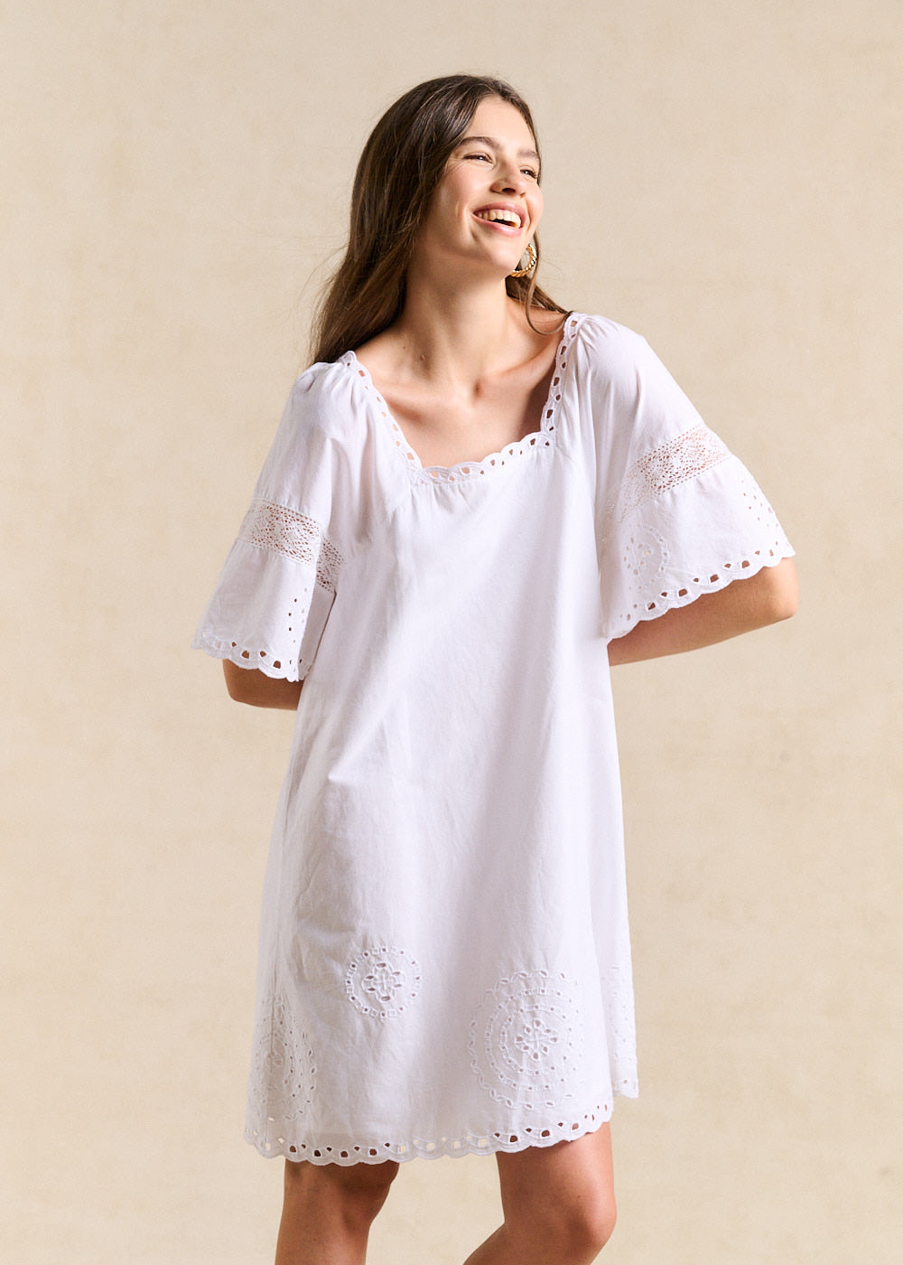 Short dress with a square neckline – Sud Express
