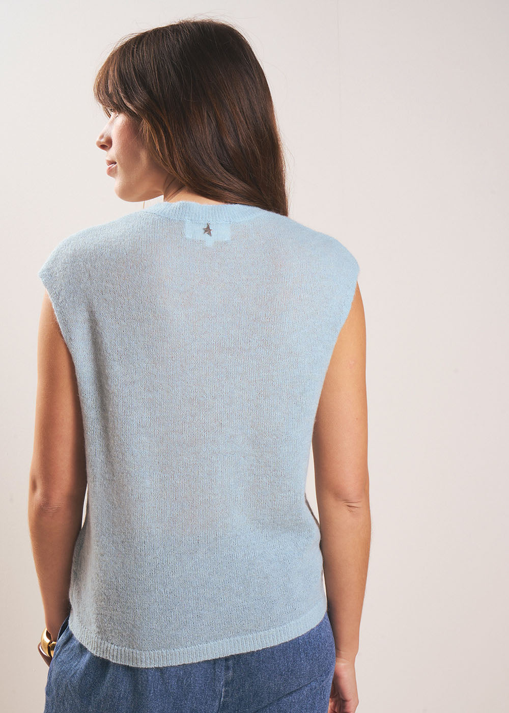 Sleeveless cardigan with round neck - Sud Express - 3 - Sud Express