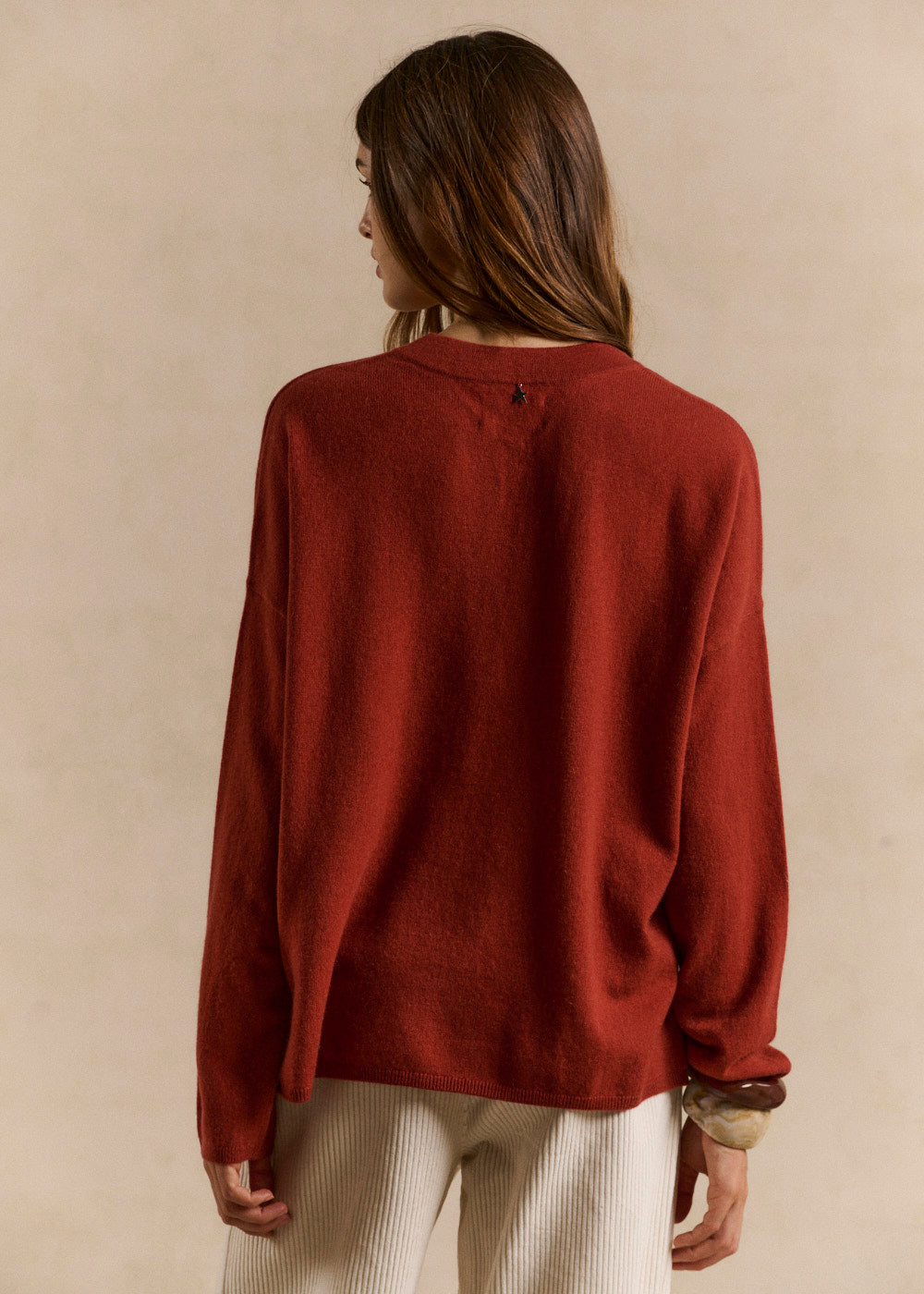 Loose-fitting cashmere jumper with a Tunisian collar - Sud Express - 3 - Sud Express