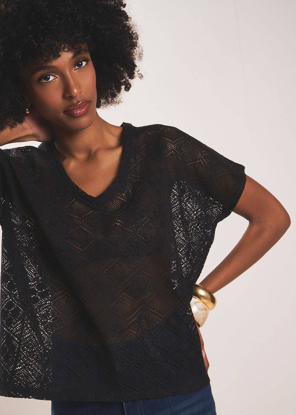 Fine lace V-neck T-shirt - Sud Express - 5 - Sud Express