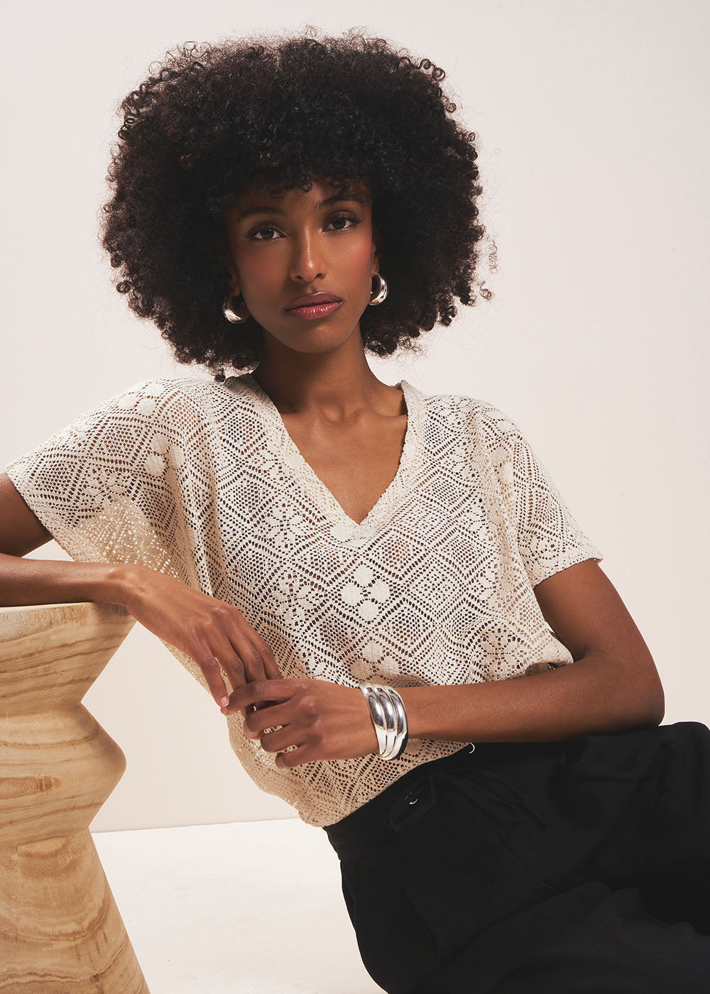 Fine lace V-neck T-shirt - Sud Express - 5 - Sud Express