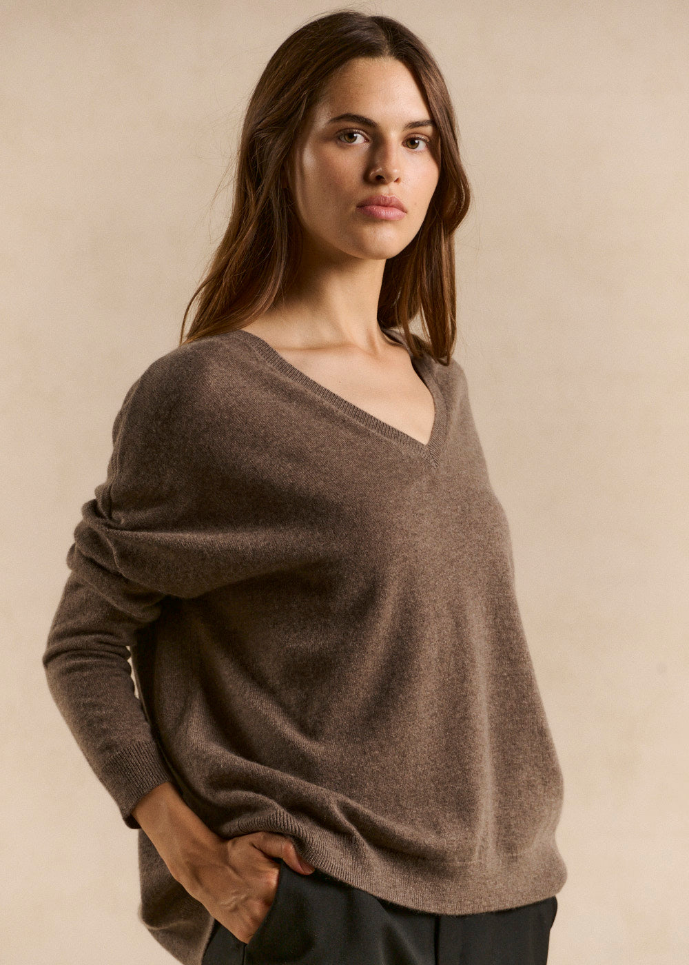 Cashmere V-neck sweater flared fit - Sud Express - 5 - Sud Express