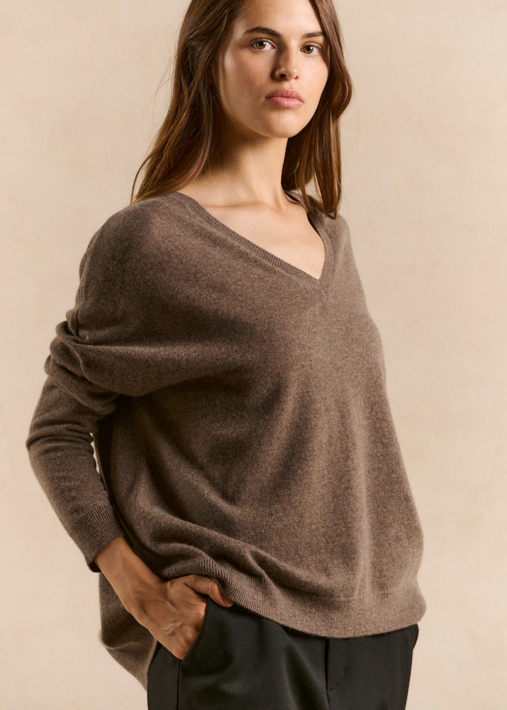 Cashmere V-neck sweater flared fit - Sud Express - 5 - Sud Express