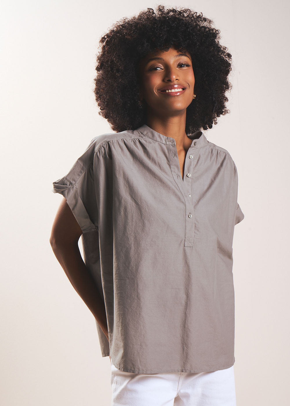 Short-sleeved blouse with long button placket - Sud Express - 5 - Sud Express