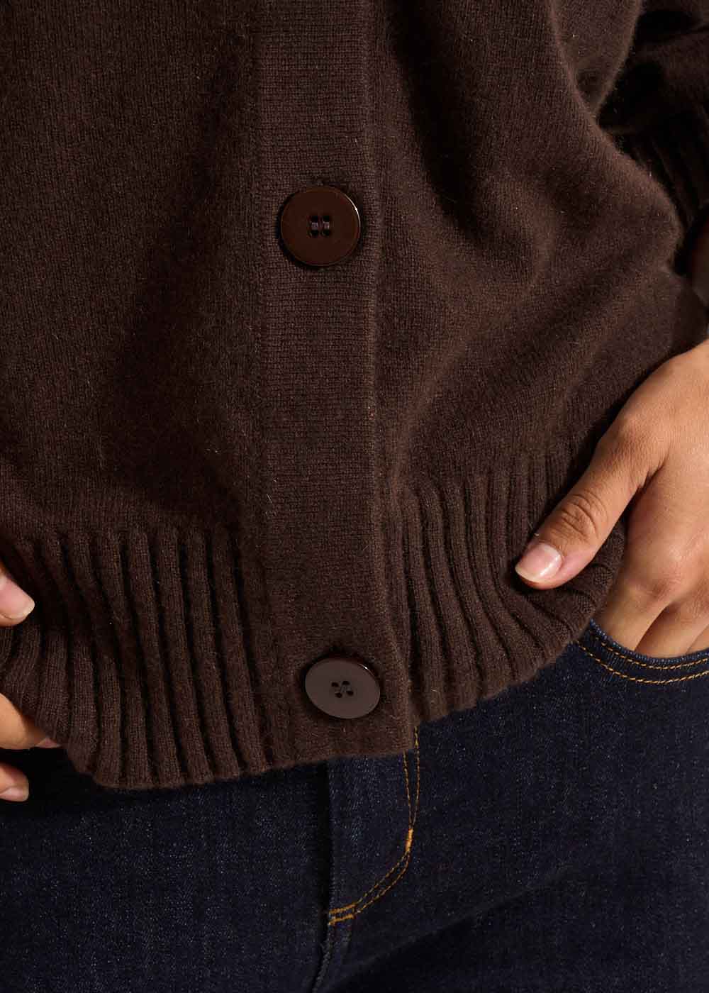 Loose-fitting cashmere V-neck cardigan - Sud Express - 4 - Sud Express