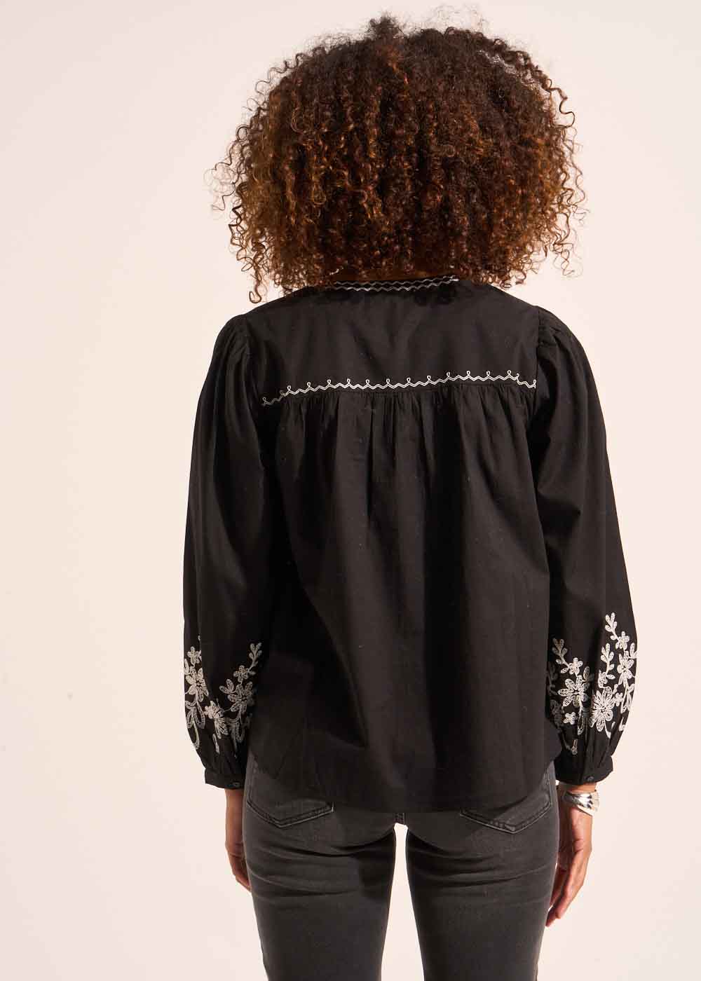 Blouse broderies contrastées - Sud Express - 3 - Sud Express
