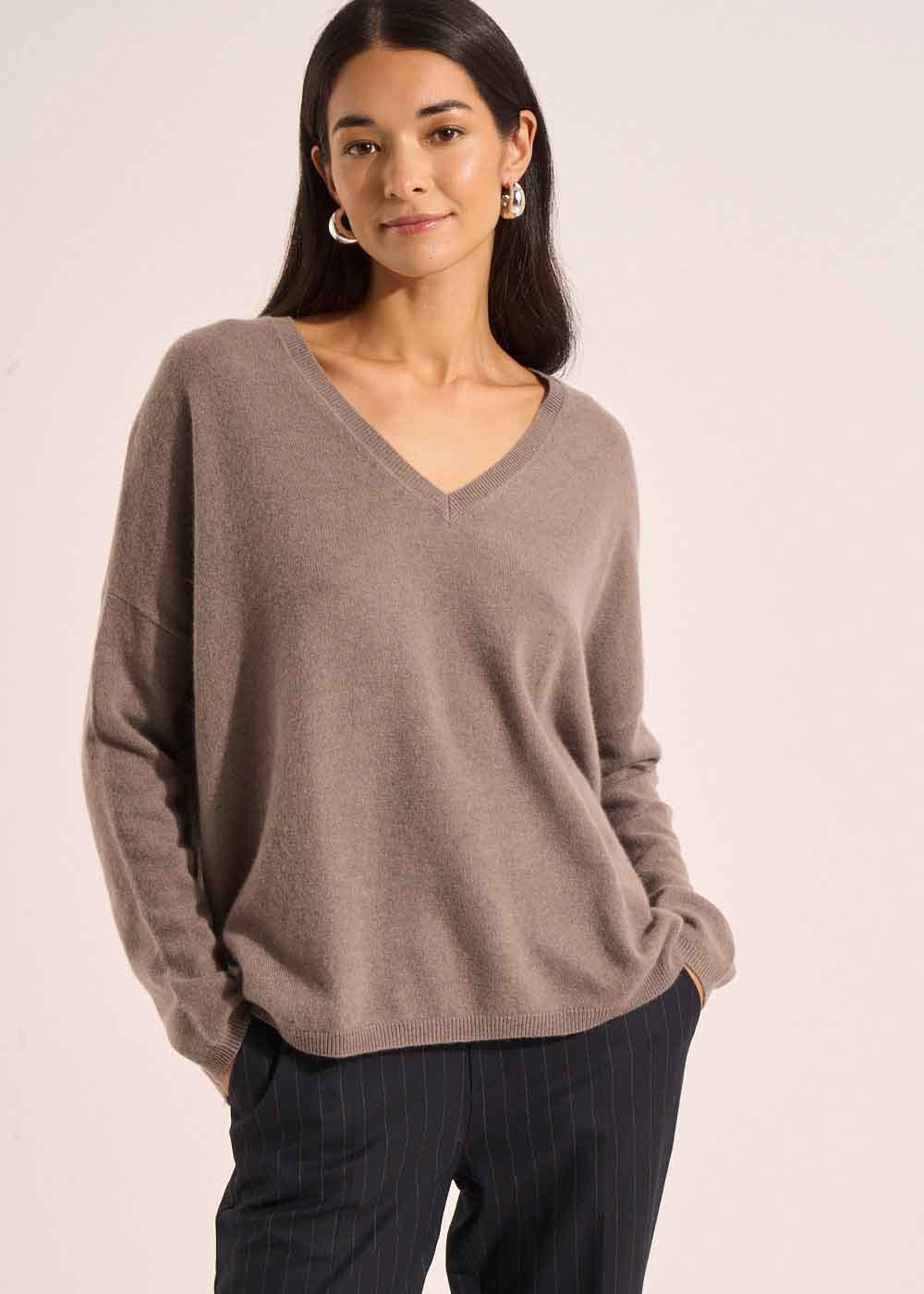 Cashmere V-neck sweater with long sleeves - Sud Express - 1 - Sud Express