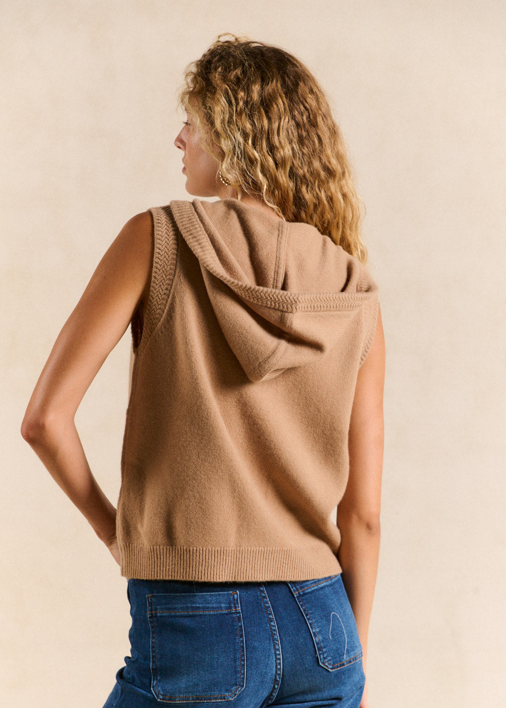 Sleeveless woollen hooded waistcoat - Sud Express - 3 - Sud Express