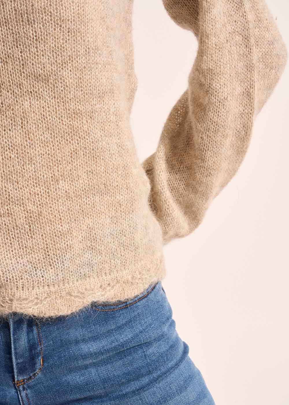 V-neck sweater with crochet details - Sud Express - 4 - Sud Express