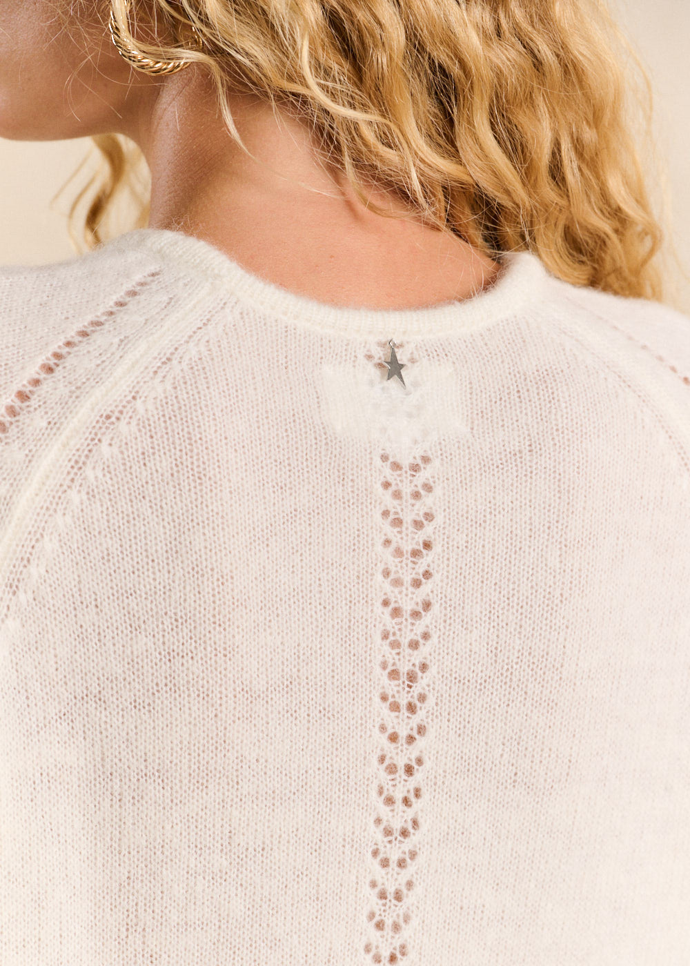 V-neck jumper with openwork detailing - Sud Express - 5 - Sud Express