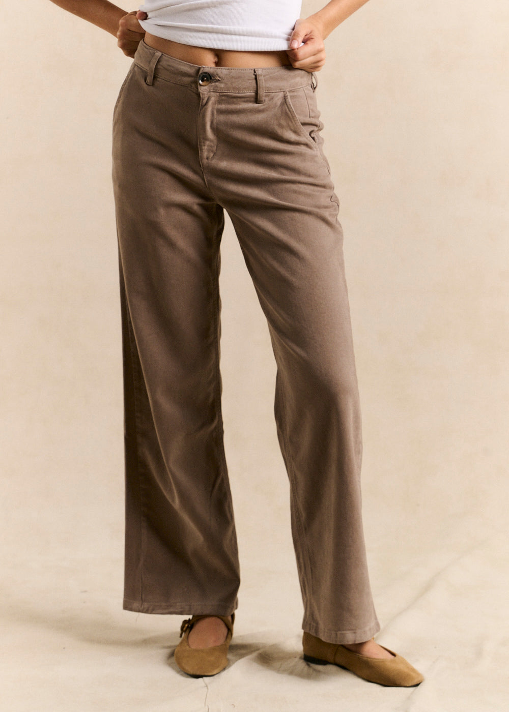 Straight pants with a peach skin touch - Sud Express - 2 - Sud Express