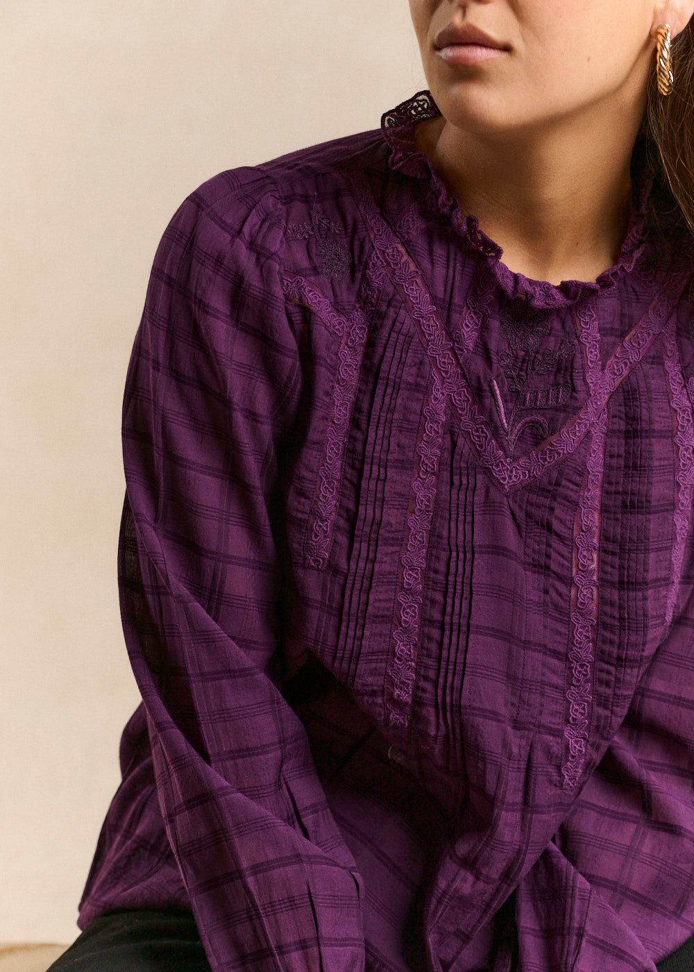 Plaid blouse with embroidered ruffled collar - Sud Express - 2 - Sud Express