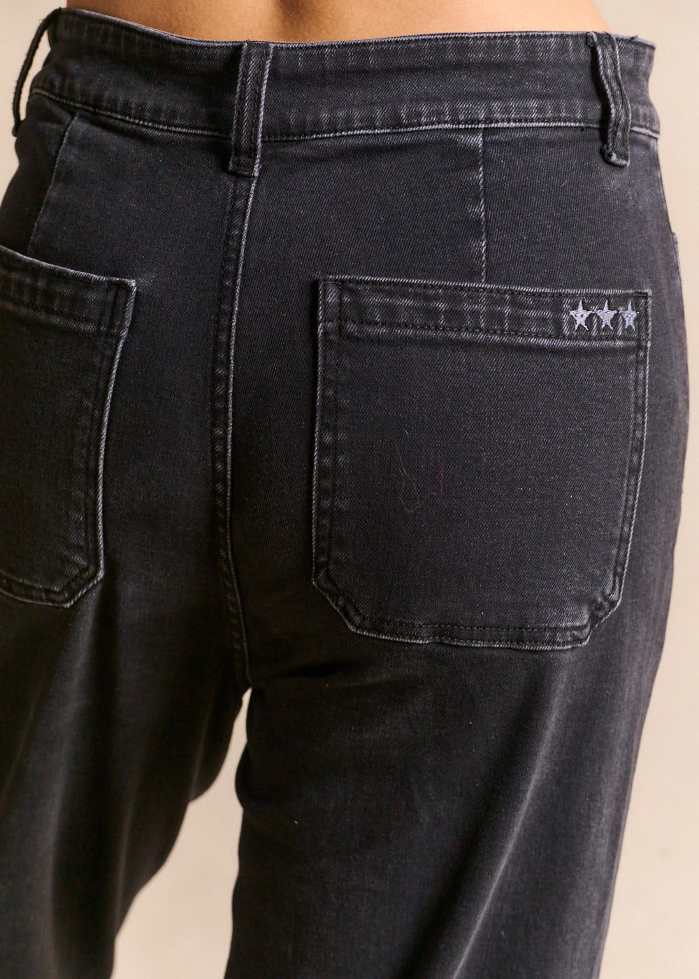 High-waisted, wide-leg jeans with turn-ups - Sud Express - 4 - Sud Express