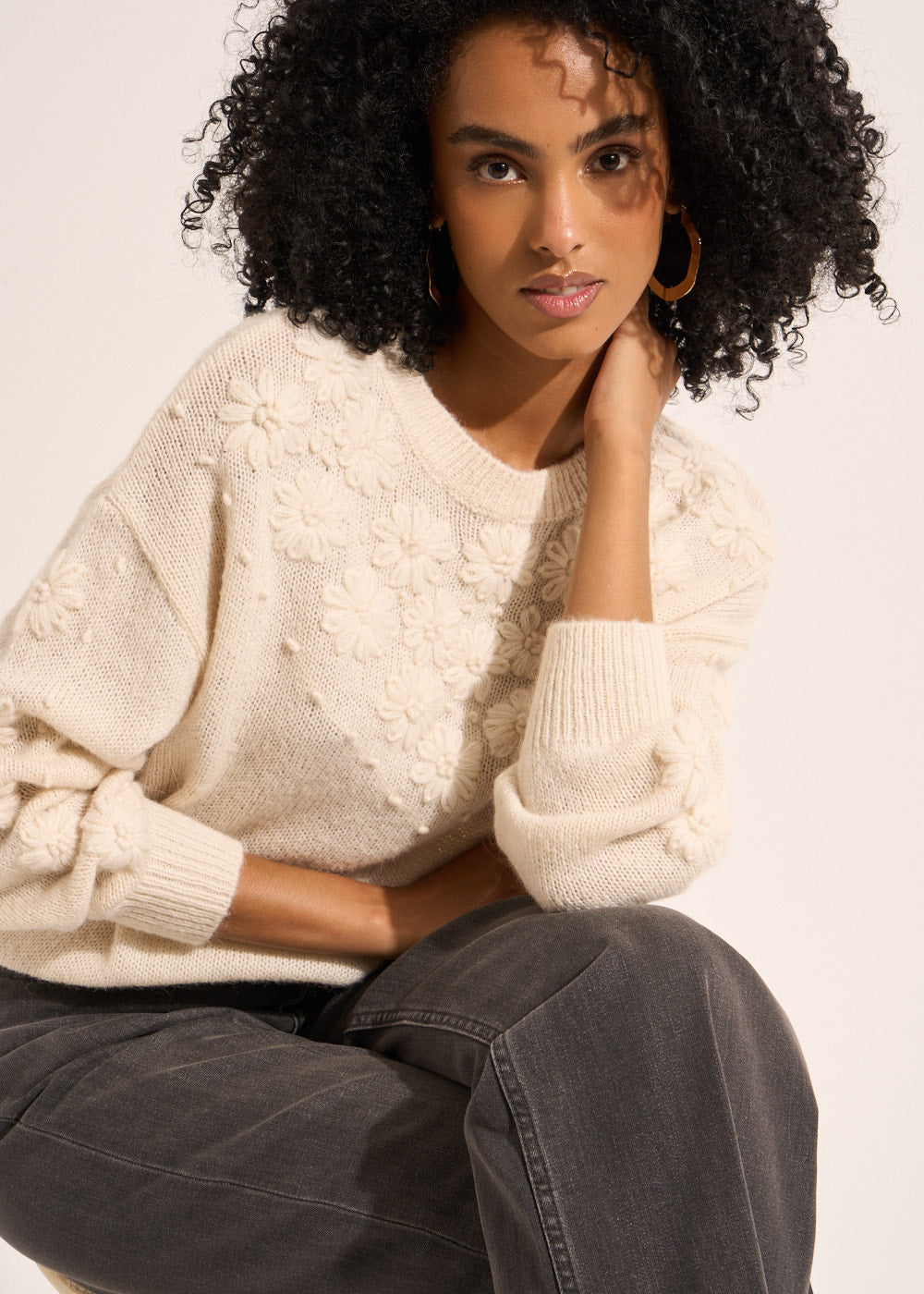 Sweater decorated with handmade daisies - Sud Express - 5 - Sud Express
