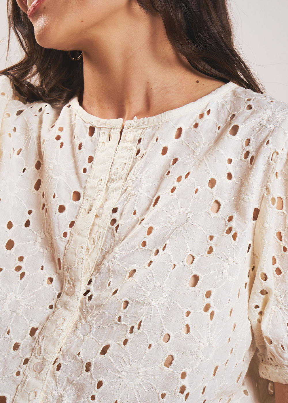 Eyelet embroidery blouse - Sud Express - 2 - Sud Express