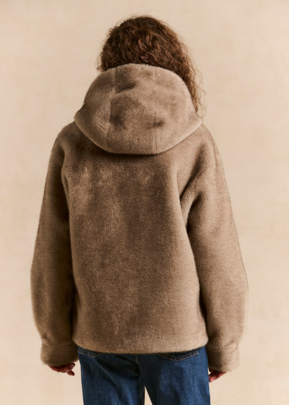 Mid-length faux fur coat with hood - Sud Express - 3 - Sud Express