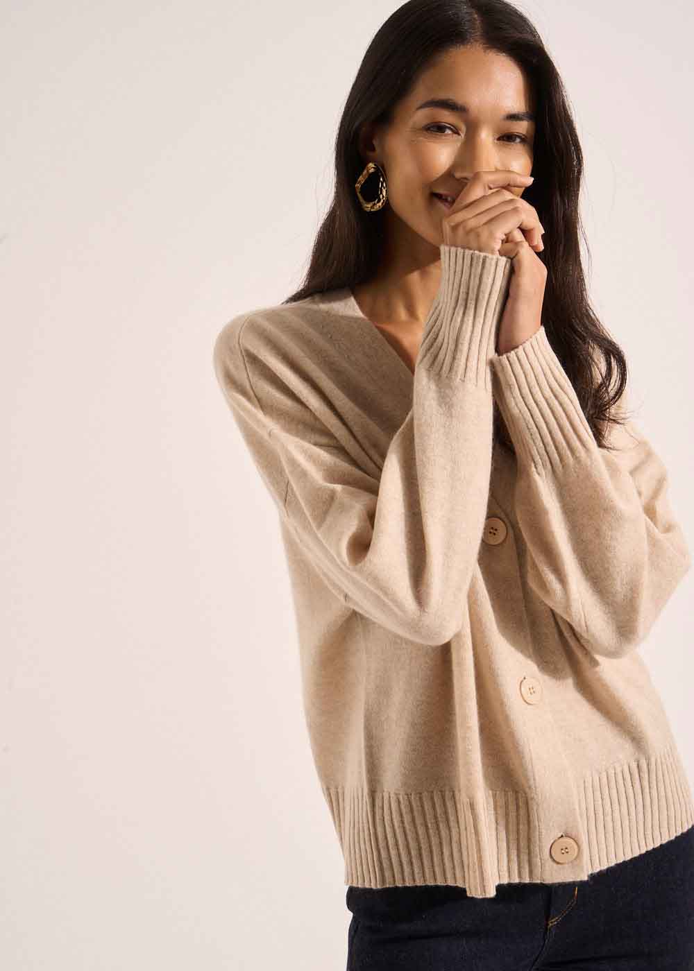 Loose-fitting cashmere V-neck cardigan - Sud Express - 5 - Sud Express