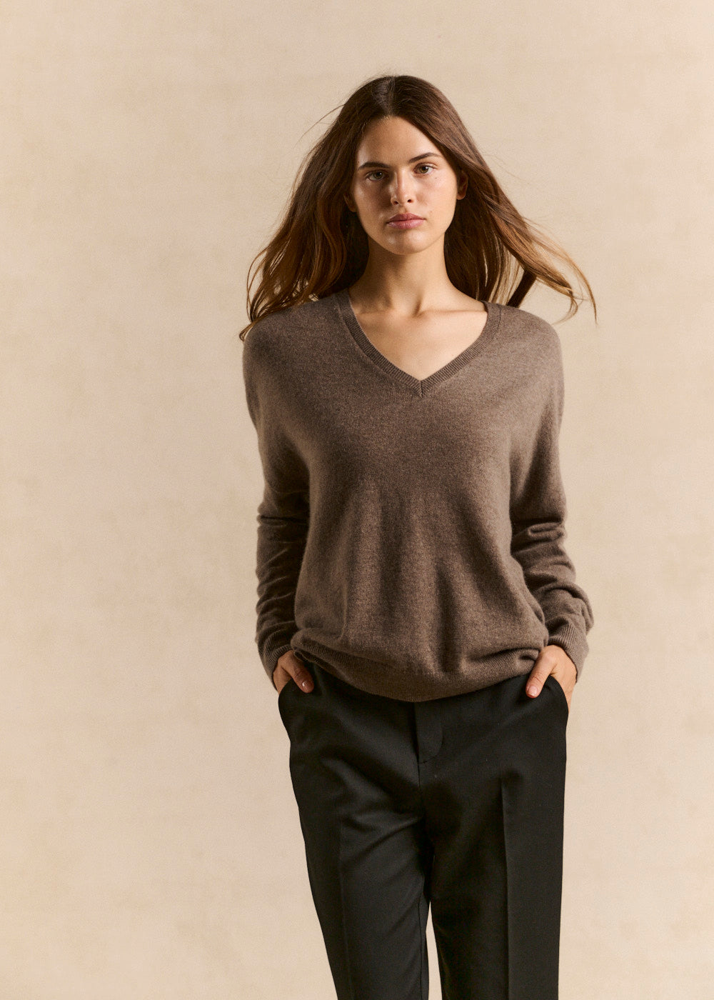MONJOEY Cashmere V-neck sweater flared fit - 1 - Sud Express - Sud Express