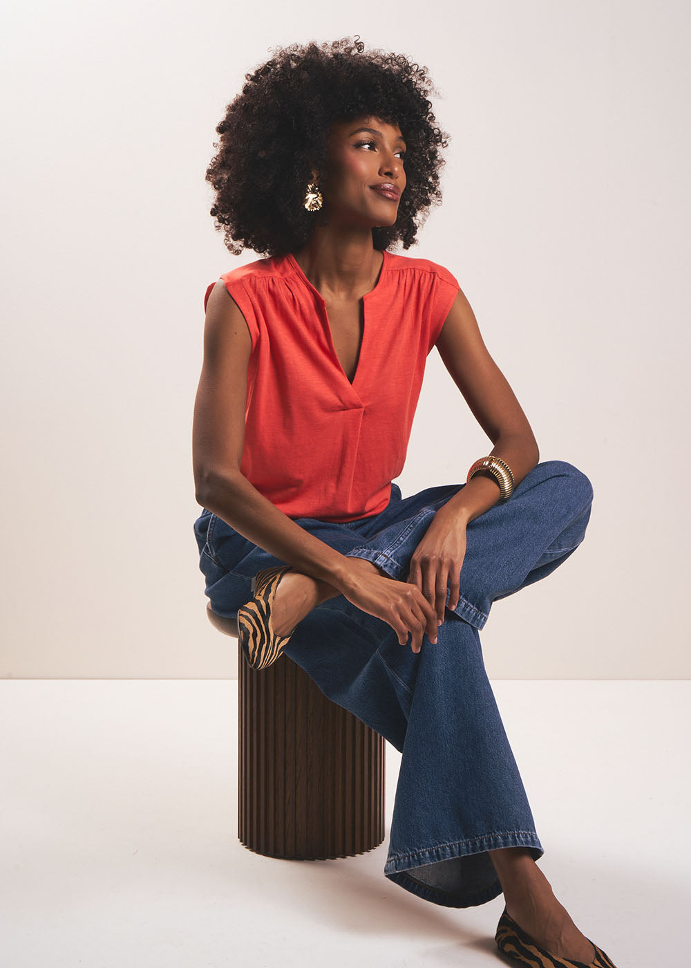 Fluid V-neck tank top with wide straps - Sud Express - 5 - Sud Express
