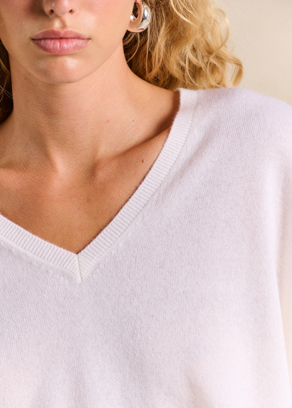 Cashmere V-neck sweater flared fit - Sud Express - 2 - Sud Express