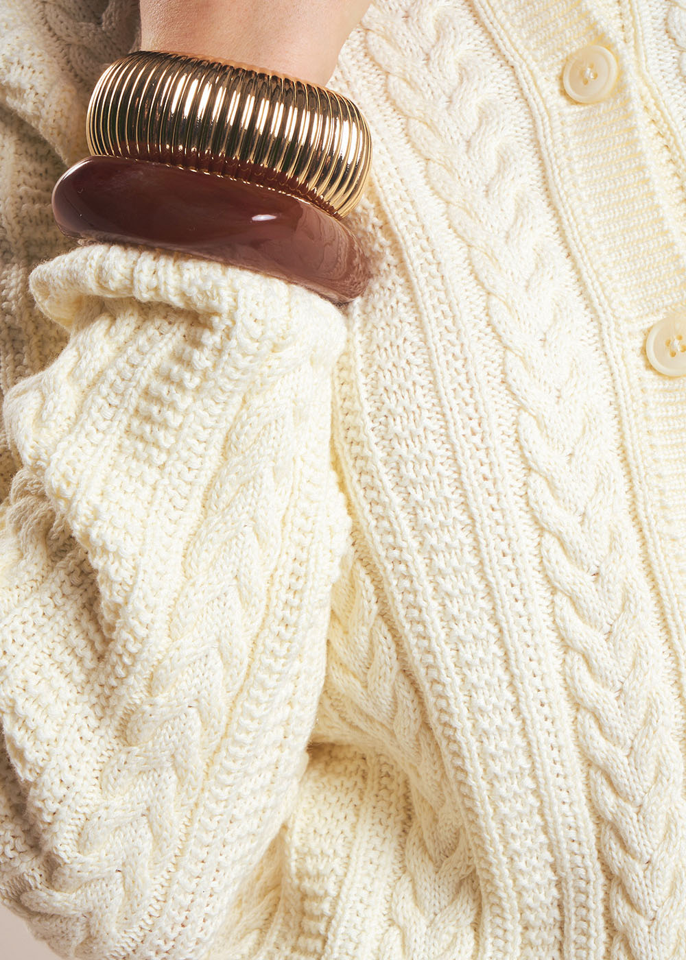 Short buttoned cardigan in cable knit cotton - Sud Express - 4 - Sud Express