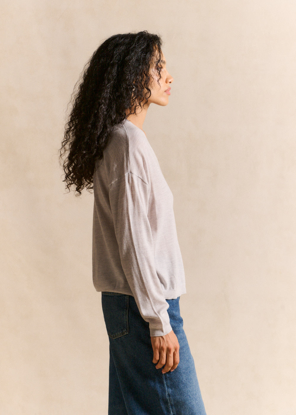 V-neck wool sweater with relaxed fit - Sud Express - 5 - Sud Express