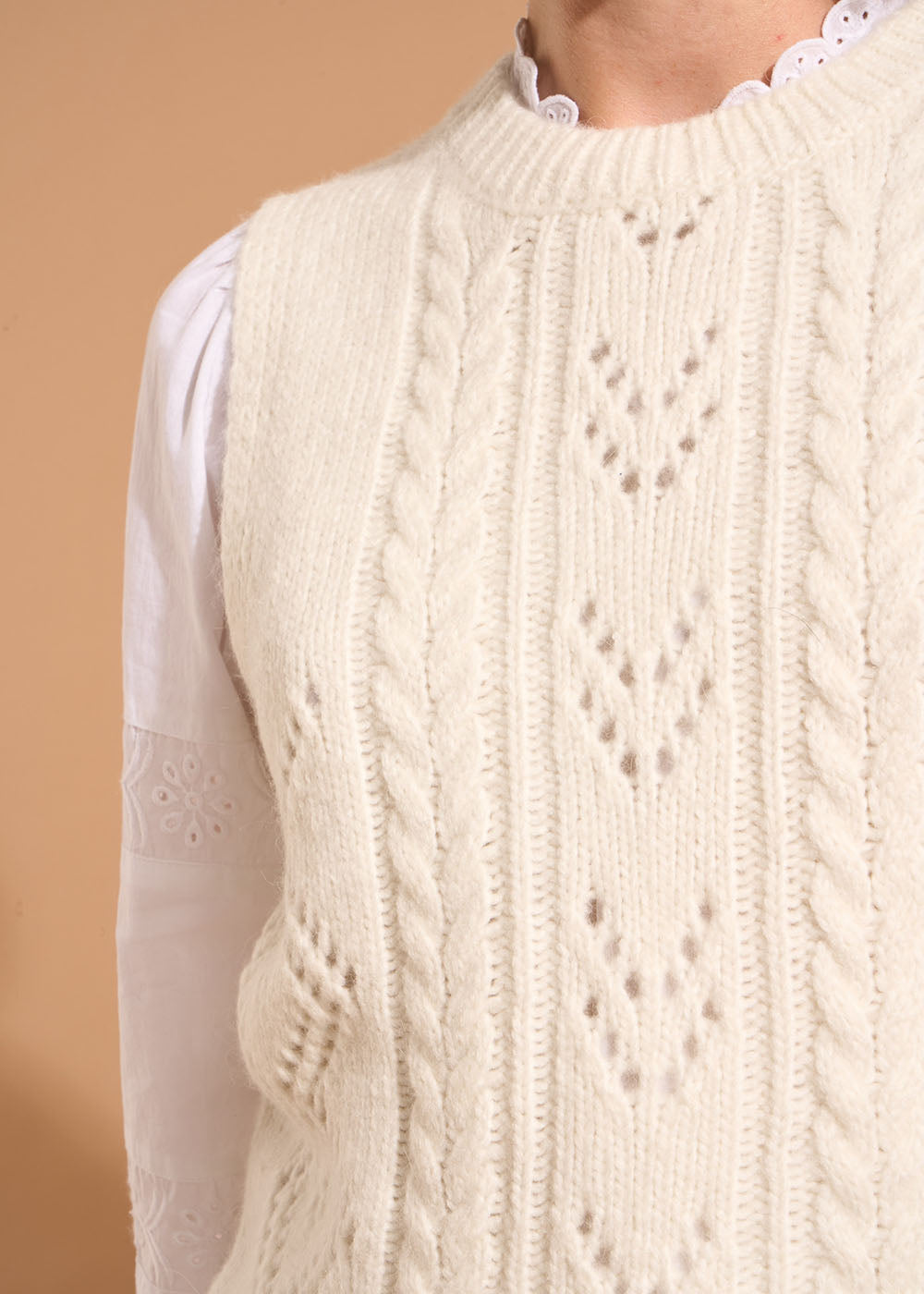 Sleeveless jumper with round neck and dot pattern - Sud Express - 2 - Sud Express