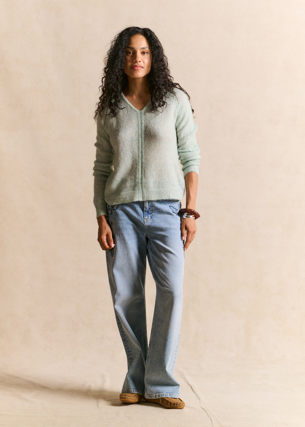 V-neck jumper with openwork detailing - Sud Express - 5 - Sud Express