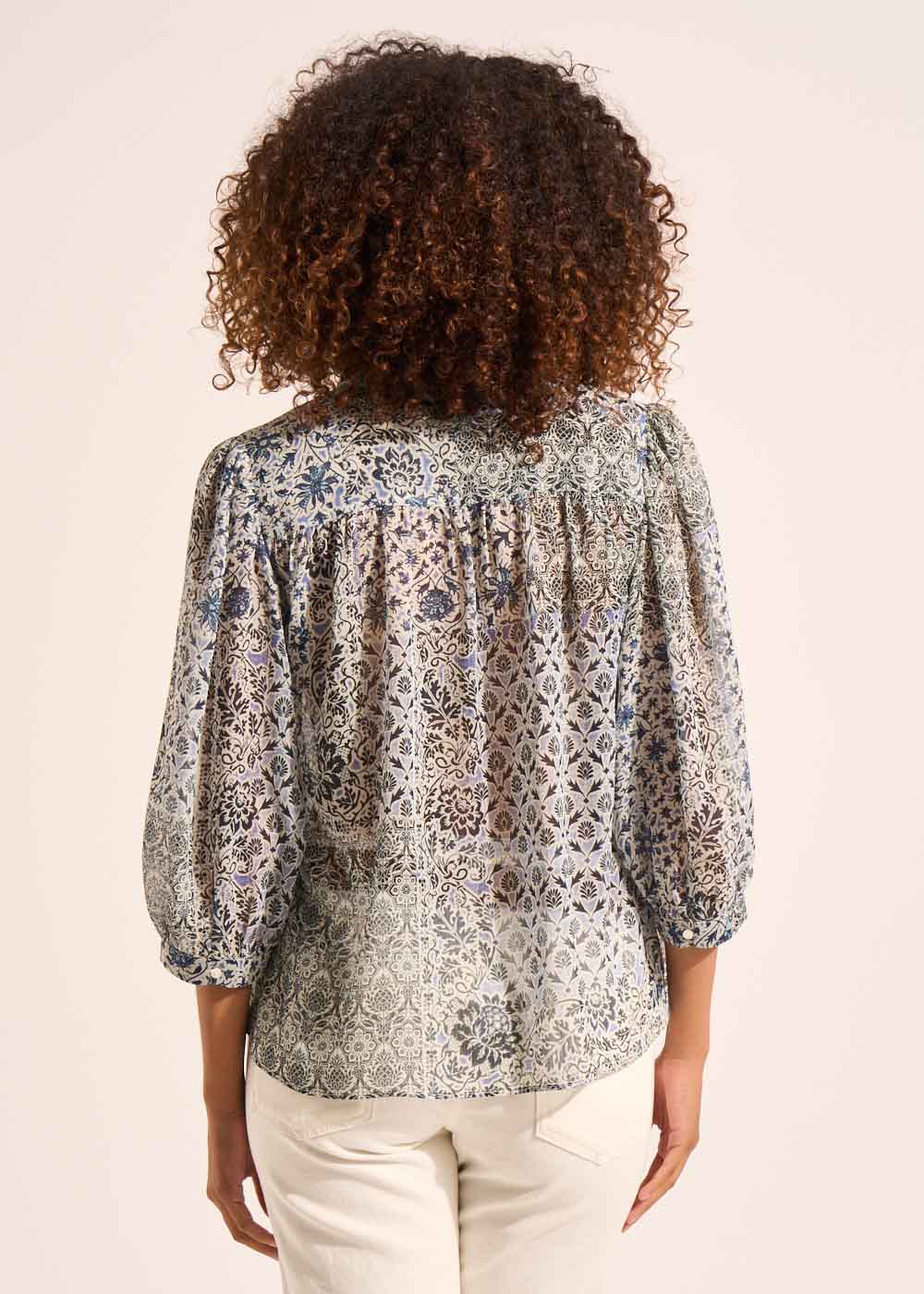 Printed flowing blouse with round neck and long puffed sleeves - Sud Express - 3 - Sud Express