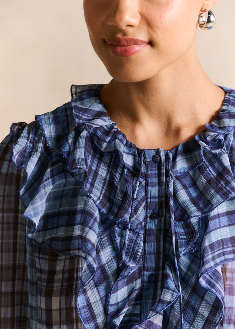 Blouse with ruffled collar and puffed sleeves - Sud Express - 2 - Sud Express