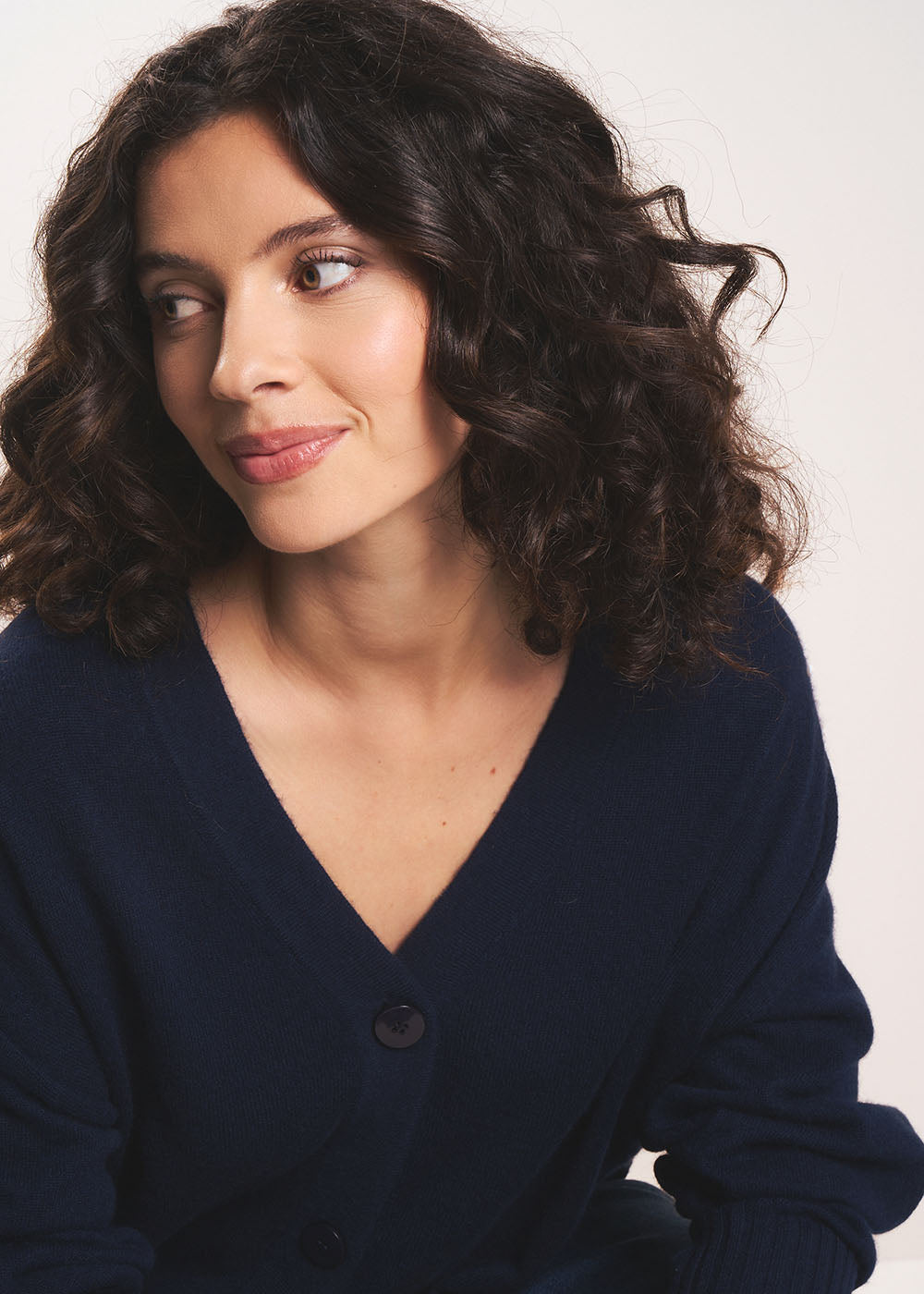 Loose-fitting cashmere V-neck cardigan - Sud Express - 2 - Sud Express