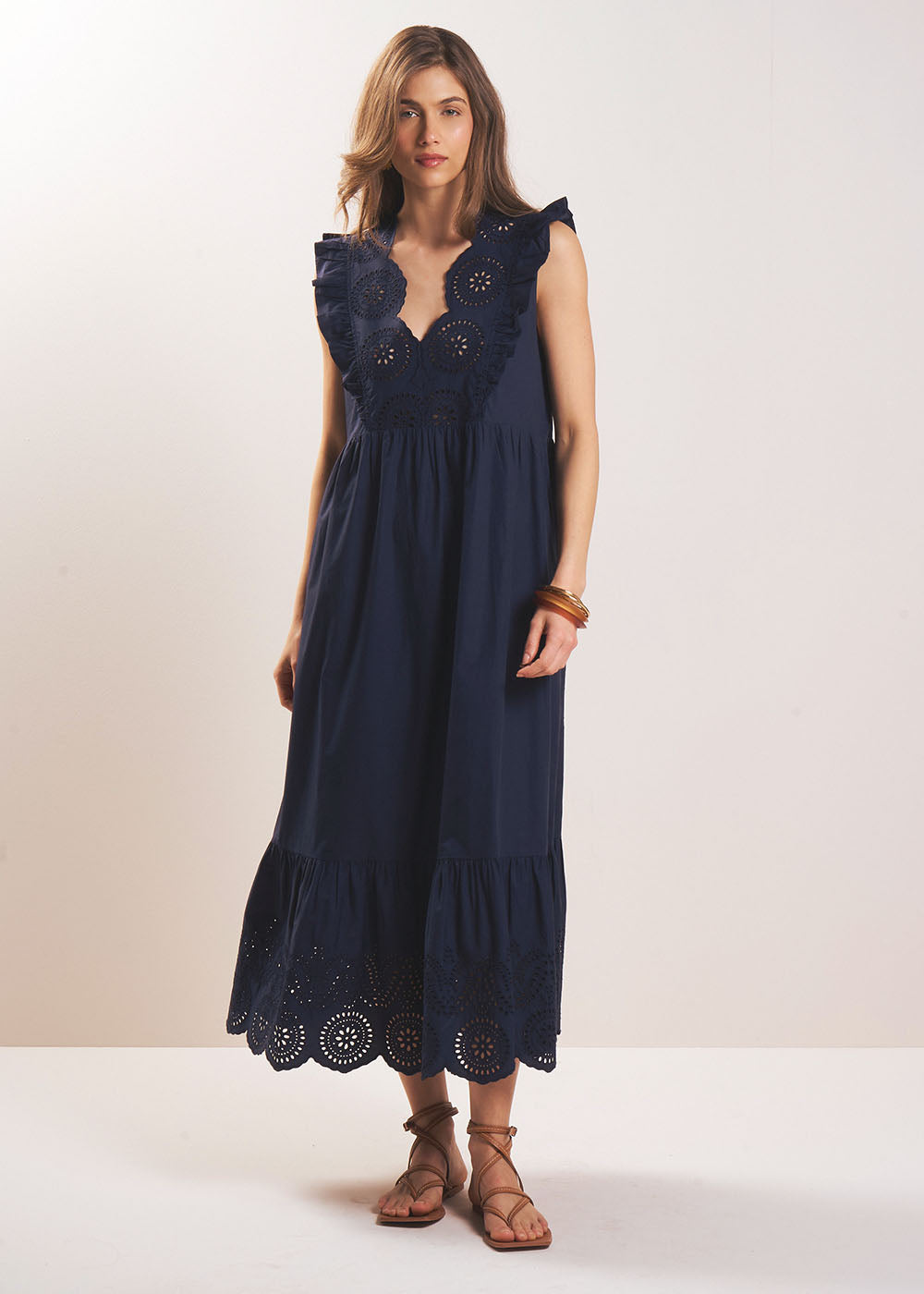 Long dress with macramé embroidery - Sud Express - 6 - Sud Express